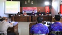 Bupati Suwirta Ajak Tim Perkuat Kerja Sama Untuk Memberantas Pungli di Kabupaten Klungkung Pungli