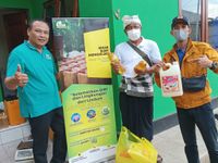 Warga Panjer Tukar Minyak Jelantah di TPS3R Paku Sari, per Liter Dihargai Rp5.000 Minyak Jelantah