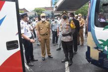 Jaya Negara Pimpin Apel Posko Angkutan Lebaran, Tinjau Kesiapan Armada dan Fasilitas Kesehatan Posko Angkutan Lebaran
