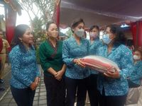 Peringati Hari Kartini, Ketua TP PKK Kabupaten Gianyar Gelar Aksi Sosial Berbakti dan Berbagi Hari Kartini