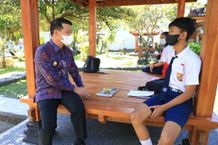 Pantau Hari Pertama PTM SD dan SMP, Bupati Suwirta: Semoga PTM Ini Terus Berlanjut dan Tetap Ikuti Prokes PTM