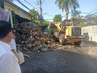 Sekda Alit Wiradana Tinjau Penanganan Sampah di TPS Jalan Pulau Seram TPS