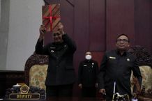 Sepakat, Dewan dan Bupati Gianyar Sahkan Lima Ranperda Menjadi Perda Perda Gianyar