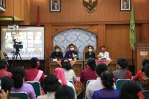 Bupati Suwirta Buka Kegiatan Bimtek Forum Perempuan Muda Lintas Agama Perempuan Muda