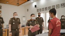 Kejari Badung Terapkan ‘Restoratif Justice’ Terhadap Kasus Pencurian, Berikan Ponsel Kepada Tersangka Kejari Badung