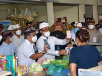 Wali Kota Jaya Negara Luncurkan Digitalisasi Pembayaran dan SIAP QRIS di Pasar Nyanggelan Panjer QRIS