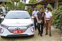 Wujudkan Pengelolaan Sampah Berkelanjutan, Bupati Giri Prasta Dampingi Mendagri Tito Karnavian Luncurkan Tagline #GILAsSampah Sampah
