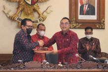 Rapat Paripurna Terkait Pendapat Akhir DPRD Terhadap LKPJ Tahun 2021 RDTR