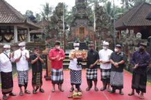 Buka Lomba Barong, Bupati Tabanan Harapkan Generasi Muda Sebagai Agen Pelestari Budaya Tari Barong