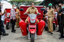 Dukung Presidensi G20 Melalui Pengelolaan Sampah Mandiri, Bupati Giri Prasta Luncurkan Operasional Truck Compactor Truck Compactor