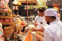Tumpek Landep di Jembrana, Bupati Tamba: Momentum Tajamkan Pemikiran Pura Dang Khyangan Jati