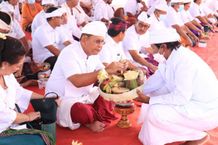 Rayakan Hari Suci Tumpek Landep dan Upacara Jana Kerthi, Pemkab Buleleng Gelar Persembahyangan Bersama Tumpek Landep
