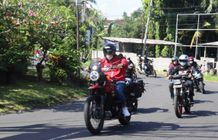 Touring dengan Motor, Bupati Tabanan Sambangi Kegiataan Pameran UMKM di Penebel Bupati Tabanan Touring