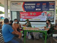Tim Vaksinator Mobile Kodim Tabanan Sasar Pedagang dan Pengunjung di Terminal Pesiapan Vaksin
