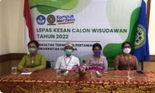 Dekan FTP Universitas Udayana Lepas Calon Wisudawan Secara Hybrid FTP Universitas Udayana