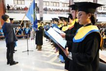 Unud Gelar Wisuda Ke-147 Lepas 511 Wisudawan, Rektor Beri Kejutan Bagi Lulusan Terbaik Pada Dua Prodi Wisuda