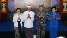 Pelingsir Puri Ageng Blahbatuh Anugerahi KASAL Yudo Margono Gelar Kehormatan Puri Ageng Blahbatuh