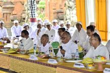Edukasi Warga, Desa Adat Mengwi Gelar Dharma Wacana tentang Upakara Dharma Wacana