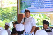 Jaga kebersihan Pura, Bupati Tamba Tempatkan Petugas Kebersihan di Pura Kahyangan Tiga Sampah