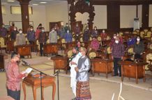 DPRD Bali Lantik PAW I Nyoman Adnyana DPRD Bali