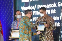 PLN Raih Penghargaan Mitra BUMN Champion 2022 dari Erick Thohir Mitra BUMN Champion 2022