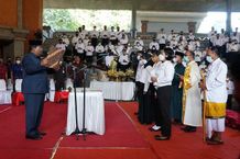 Pelantikan PPPK Tahap II, Bupati Buleleng Dorong Guru Lahirkan Generasi Muda Cemerlang Generasi Muda Cemerlang