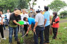 Tanam 100 Pinang Betara di Jembrana Clean Up Day Jembrana Clean Up Day