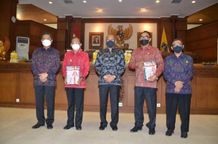 Rapat Paripurna ke-13 DPRD Bali Penyerahan LHP BPK RI Atas LKPD Provinsi, Kab/Kota se-Bali TA 2021 Rapat Paripurna