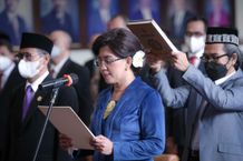 Prof. Ova Emilia Dilantik Sebagai Rektor UGM 2022-2027 Rektor UGM