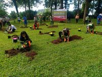 Babinsa Candikuning Hadiri Penanaman Spesies Pohon Terbanyak di Kebun Raya Eka Karya Tanam Pohon