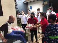Antari Jaya Negara Distribusikan Bantuan Beras Kepada Lansia Kurang Mampu Beras