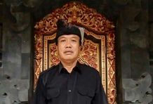 Desa Adat Bayan Dukung Tindakan Deportasi Wisman Foto Tanpa Busana di Pohon Sakral Kayu Putih Desa Adat Bayan