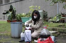 Mahasiswa UGM Buat Eco Lindi Cairan Penetral Bau Sampah Bau Sampah