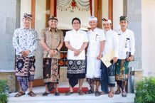 Bupati Giri Prasta Terima KPU Provinsi Bali Terkait Pemutakhiran Data Penduduk Untuk Pileg 2024 Bupati Giri Prasta