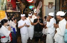 Bupati Giri Prasta Hadiri Upacara Dwijati di Nusa Lembongan Bupati Nyoman Giri Prasta