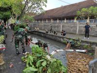 Menjaga Harmonisasi Alam Desa Pemogan Gelar Kegiatan Bersih Sungai Desa Pemogan