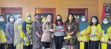 Eratkan Jalinan Silaturahmi, Rombongan TP. PKK dan Para Istri Forkopimda Palangka Raya Kunjungi TP. PKK Kota Denpasar TP. PKK Kota Denpasar