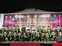 Wali Kota Denpasar Jaya Negara Hadiri Pelepasan Siswa-Siswi SD Cipta Dharma Jaya Negara