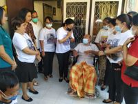 Rangkaian Bulan Bung Karno Antari Jaya Negara Berbagi Kasih Dengan Lansia dan Serahkan Bantuan Kursi Roda Antari Jaya Negara