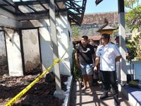 Wawali Arya Wibawa Tinjau Rumah Warga Korban Kebakaran di Jalan Pandu Wawali Arya Wibawa