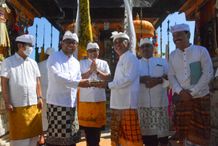 Wawali Arya Wibawa ‘Ngaturang Bhakti Pujawali’ di Pura Luhur Uluwatu Wakil Wali Kota Denpasar