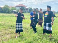 Tarikan Layangan Wawali Arya Wibawa Buka Kusuma Praja Kite Festival Wawali Arya Wibawa