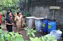 Kunjungi Pengolahan Sampah Organik Tong Komposter di Desa Sibang Kaja Bupati Giri Prasta Harapkan Selesaikan Masalah Sampah dari Rumah Tangga Bupati Giri Prasta