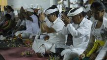 Sekda Adi Arnawa Sembahyang Bersama di Pura Mas Murub Desa Sedang Abiansemal Sekda Wayan Adi Arnawa