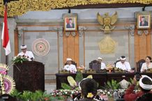 Rapat Paripurna Ke-5, Bupati Tabanan Sampaikan Tanggapan Atas Pemandangan Umum Fraksi DPRD