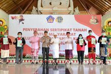 Penyerahan 69 Sertifikat Hak Atas Tanah Secara Gratis ke Warga Kali Unda Klungkung Wujud Keberpihakan Gubernur Koster ke Masyarakat Sertifikat Hak Atas