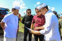 Bupati Giri Prasta Meninjau Lahan TPS3R dan Lahan Taman Bung Karno Penarungan TPS3R