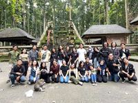 Veterinary Aware and Care BEM FKH Unud mengadakan Animal Feeding Activities di Monkey Forest Sangeh fkh unud
