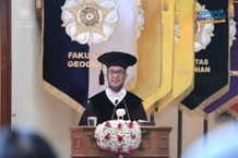 Prof. Eko Haryono Dikukuhkan Sebagai Guru Besar Fakultas Geografi UGM Guru Besar Fakultas Geografi UGM