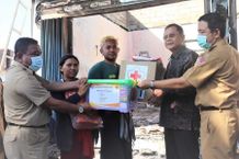 Wabup Sutjidra Serahkan Bantuan Pada Korban Kebakaran di Sanggalangit Kebakaran